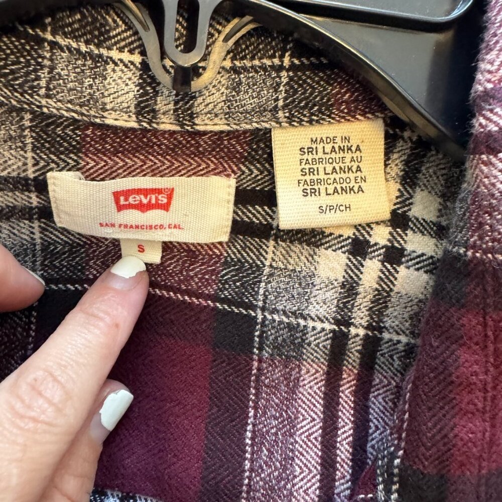 Levi's Flannel - Picture 7 of 7